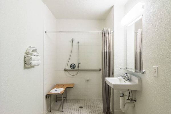 Foto van 1 tweepersoonsbed (queensize) | Roken toegestaan - Vakantiehuis in Oroville - BedRoom