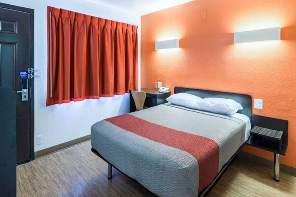 Foto van 1 tweepersoonsbed (queensize) | Roken toegestaan - Vakantiehuis in Oroville - BedRoom