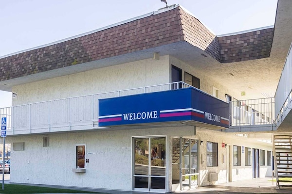 Foto van 1 tweepersoonsbed (queensize) | Roken toegestaan - Vakantiehuis in Oroville - ExteriorSummer
