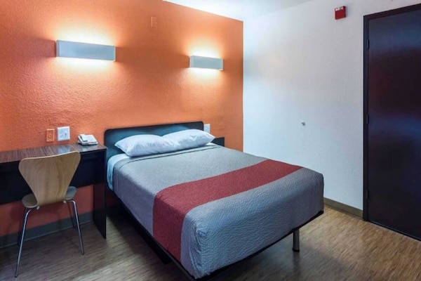 Foto van 1 tweepersoonsbed | Toegankelijk voor mensen met een mobiliteitsbeperking | Douche, Nsmk - BedRoom
