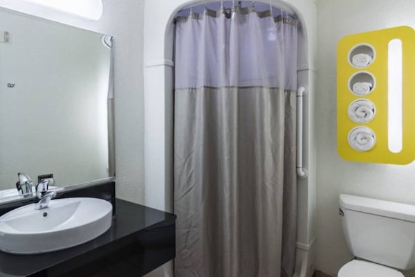 Foto van 2 tweepersoonsbedden | Roken toegestaan - Vakantiehuis in Oroville - BedRoom