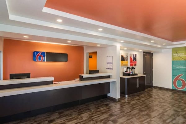 Foto van 2 tweepersoonsbedden | Roken toegestaan - Vakantiehuis in Oroville - FloorPlan