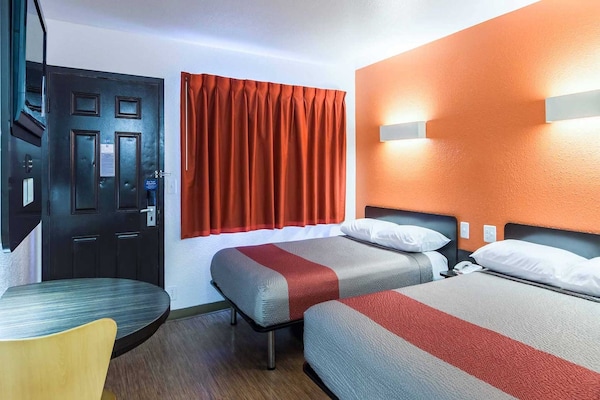 Foto van 2 tweepersoonsbedden | Roken toegestaan - Vakantiehuis in Oroville - BedRoom