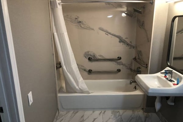 Foto van 1 kingsize bed | Rookvrij - Vakantiehuis in Sacramento CA - Facilities