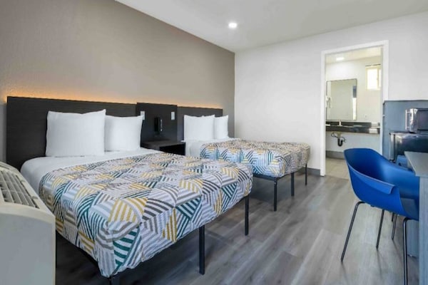 Foto van 2 tweepersoonsbedden (queensize) | Roken toegestaan - BedRoom
