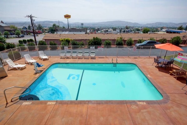 Foto van 2 tweepersoonsbedden | Roken toegestaan - Vakantiehuis in St George UT - Pool