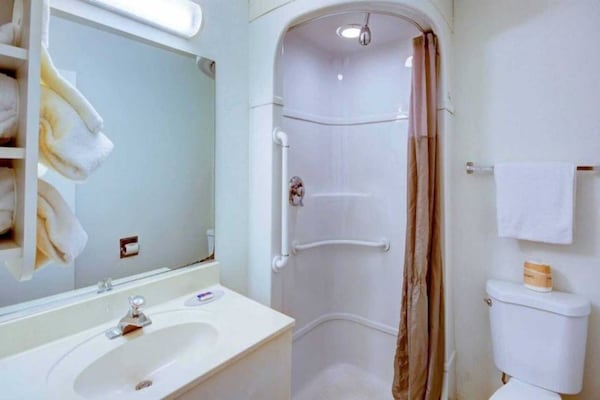 Foto van 2 tweepersoonsbedden | NSMK | Koelkast - Vakantiehuis in St George UT - BathRoom