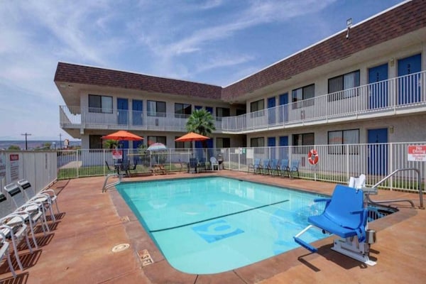 Foto van 2 tweepersoonsbedden | NSMK | Koelkast - Vakantiehuis in St George UT - Pool
