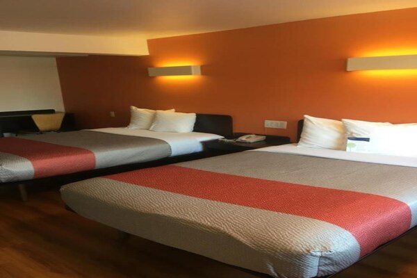 Foto van 2 tweepersoonsbedden | Rolstoeltoegankelijk/bad - Vakantiehuis in Bremerton - BedRoom