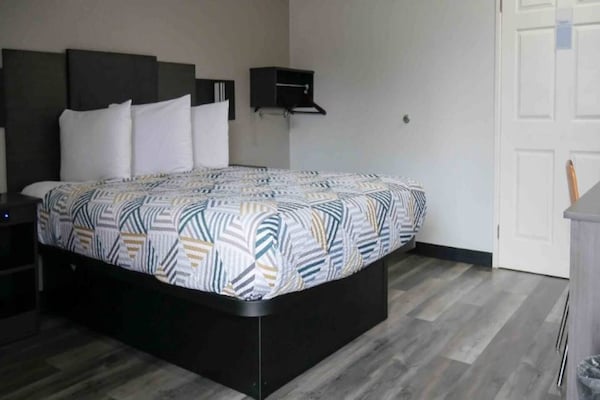 Foto van 1 tweepersoonsbed (queensize) | NS | Keuken - Vakantiehuis in Tacoma - BedRoom