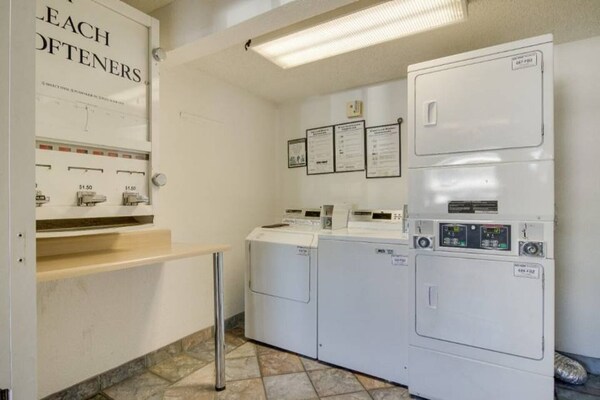 Foto van 1 tweepersoonsbed (Queensize) | Koelkast - Vakantiehuis in Tacoma - Facilities
