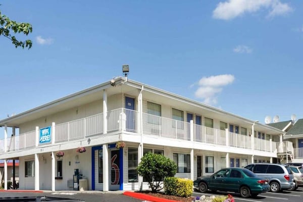 Foto van 1 tweepersoonsbed (Queensize) | Koelkast - Vakantiehuis in Tacoma - ExteriorSummer