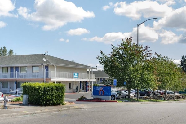 Foto van 1 tweepersoonsbed (Queensize) | Koelkast - Vakantiehuis in Tacoma - ExteriorSummer