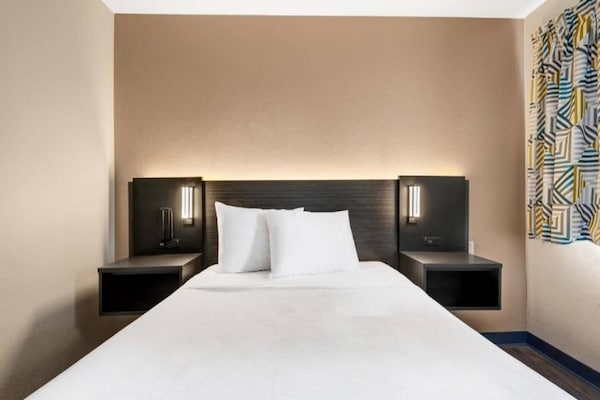 Foto van 1 tweepersoonsbed | Premium minikoelkast - Vakantiehuis in Kirkland - BedRoom