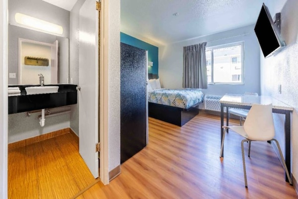 Foto van 1 tweepersoonsbed (queensize) | Rookvrij, Keuken - Vakantiehuis in SeaTac - BedRoom