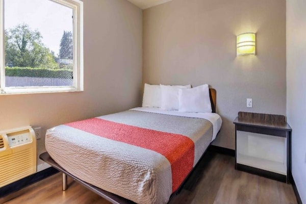 Foto van 1 tweepersoonsbed (queensize) | Rookvrij, Keuken - Vakantiehuis in SeaTac - Facilities