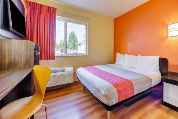 Foto van 1 tweepersoonsbed (queensize) | Rookvrij, Keuken - Vakantiehuis in SeaTac - BedRoom