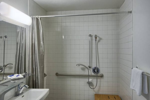 Foto van 1 tweepersoonsbed (queensize) | Rookvrij - Vakantiehuis in Everett - Facilities
