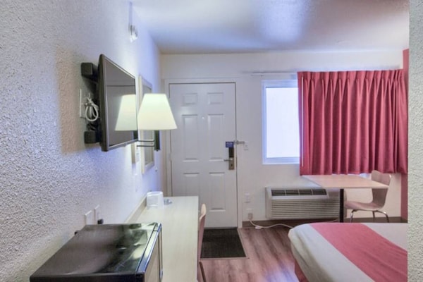 Foto van 1 tweepersoonsbed (queensize) | Rookvrij - Vakantiehuis in Everett - BedRoom