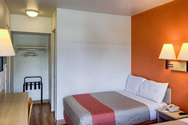 Foto van 1 tweepersoonsbed (queensize) | Rookvrij - Vakantiehuis in Everett - BedRoom