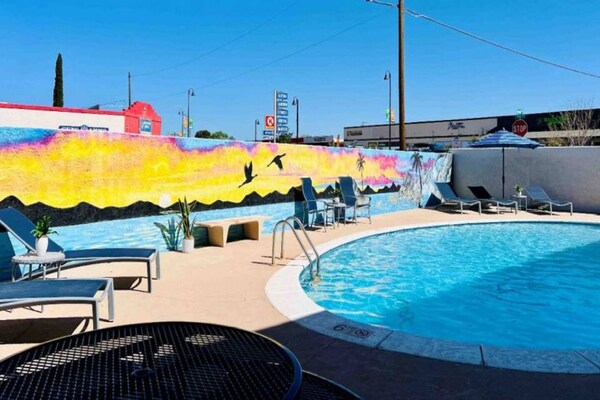 Foto van 2 tweepersoonsbedden | Rookvrij, Keuken - Vakantiehuis in Sierra Vista - Pool