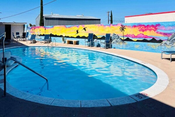 Foto van 2 tweepersoonsbedden | Rookvrij, Keuken - Vakantiehuis in Sierra Vista - Pool