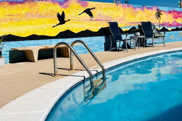 Foto van 2 tweepersoonsbedden | Rookvrij, Keuken - Vakantiehuis in Sierra Vista - Pool