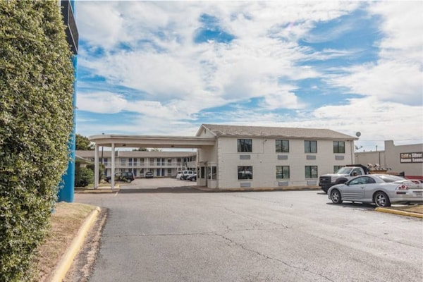 Foto van 1 kingsize bed | Rookvrij - Vakantiehuis in Texarkana TX - ExteriorSummer