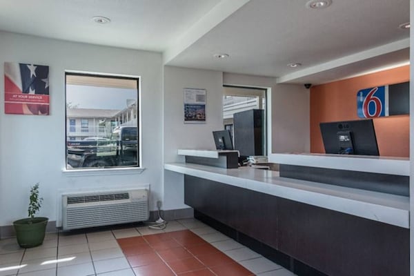 Foto van 2 tweepersoonsbedden | Roken toegestaan - Vakantiehuis in Texarkana TX - FloorPlan