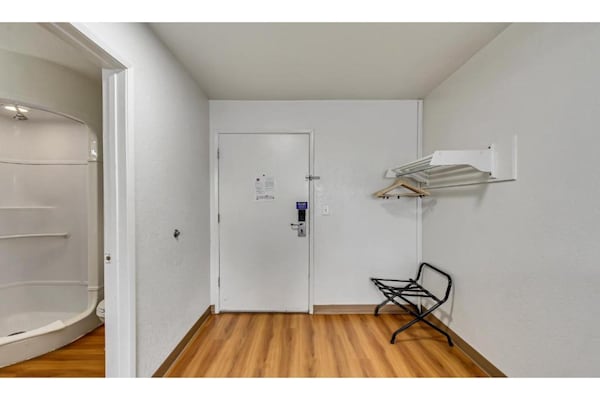 Foto van 2 tweepersoonsbedden | Toegankelijk voor - Vakantiehuis in Ogden - BathRoom