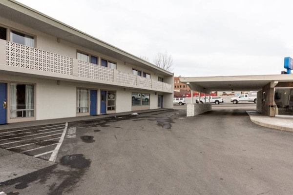 Foto van 2 tweepersoonsbedden (queensize) | Niet-roken, koelkast (Micfridge) - Facilities