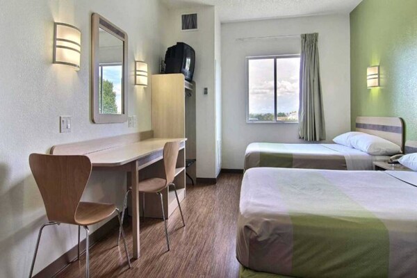 Foto van 2 tweepersoonsbedden | Micfridge - Vakantiehuis in Albuquerque NM - BedRoom