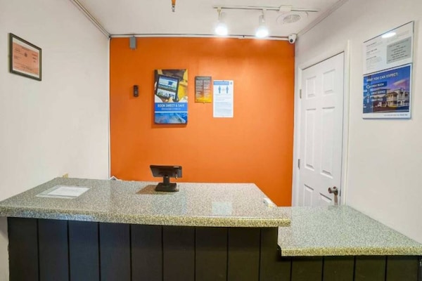 Foto van 2 tweepersoonsbedden (queensize) | Niet-roken, koelkast (Micfridge) - FloorPlan