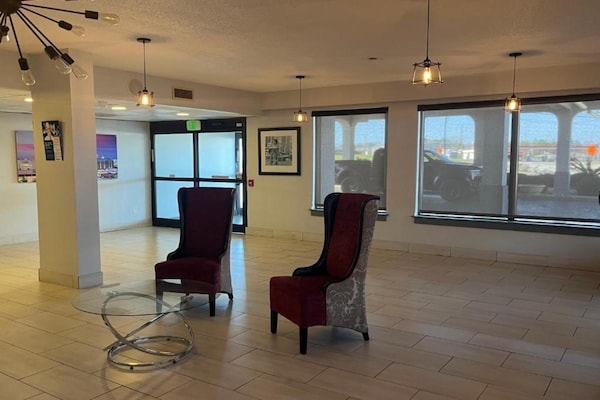 Foto van 2 tweepersoonsbedden | Suite, rookvrij, keuken - Vakantiehuis in Montgomery - HallReception