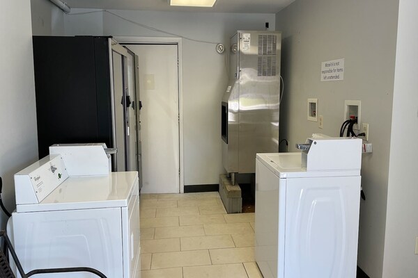 Foto van 2 tweepersoonsbedden | Roken toegestaan, magnetron - Facilities