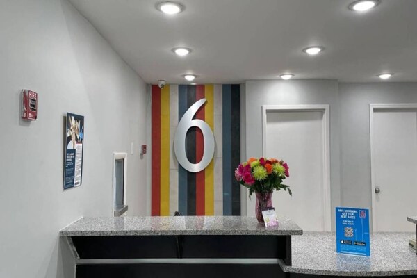 Foto van 2 tweepersoonsbedden | Roken toegestaan, magnetron - FloorPlan