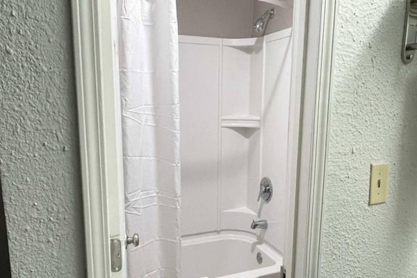 Foto van 2 tweepersoonsbedden | Roken toegestaan, Keuken - Vakantiehuis in West Columbia - BathRoom