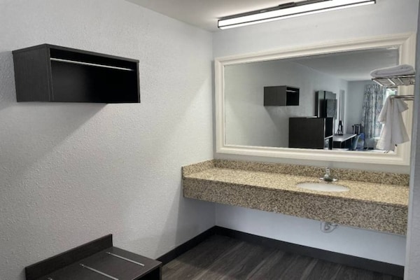 Foto van 2 tweepersoonsbedden | Roken toegestaan, Keuken - Vakantiehuis in West Columbia - Facilities