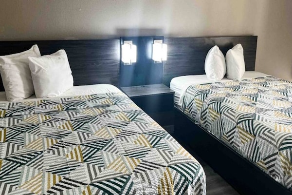 Foto van 2 tweepersoonsbedden (queensize) | Rookvrij - Vakantiehuis in Lugoff - BedRoom