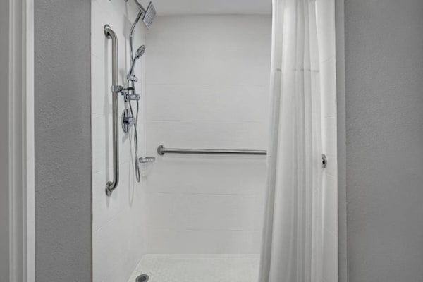Foto van 2 tweepersoonsbedden | Nsmk, keuken - Vakantiehuis in Monahans - BathRoom