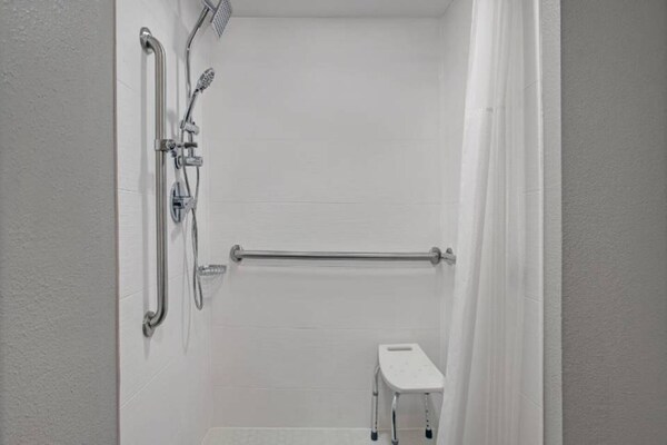 Foto van 2 tweepersoonsbedden | Nsmk, keuken - Vakantiehuis in Monahans - BathRoom