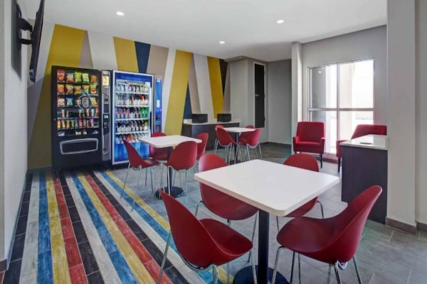 Foto van 2 tweepersoonsbedden | Nsmk, keuken - Vakantiehuis in Monahans - FloorPlan