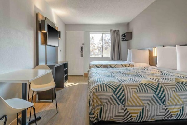 Foto van 2 tweepersoonsbedden | Rookvrij, Keuken - Vakantiehuis in Hayward - Facilities