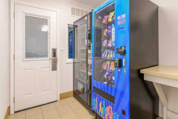 Foto van 2 tweepersoonsbedden | Rookvrij, Keuken - Vakantiehuis in Hayward - FloorPlan