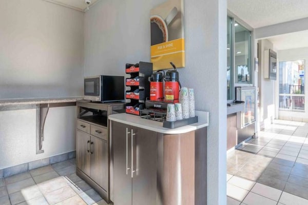 Foto van 2 tweepersoonsbedden | Roken toegestaan, Keuken - Vakantiehuis in Hayward - Facilities