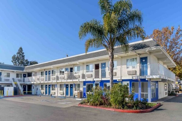 Foto van 2 tweepersoonsbedden | Roken toegestaan, Keuken - Vakantiehuis in Hayward - ExteriorSummer