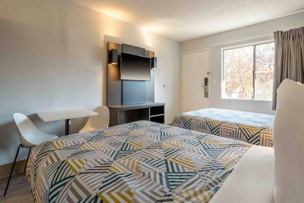 Foto van 2 tweepersoonsbedden | Roken toegestaan, Keuken - Vakantiehuis in Hayward - BedRoom
