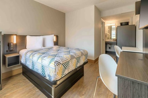 Foto van 1 tweepersoonsbed | Roken toegestaan, Keuken - Vakantiehuis in Hayward - BedRoom