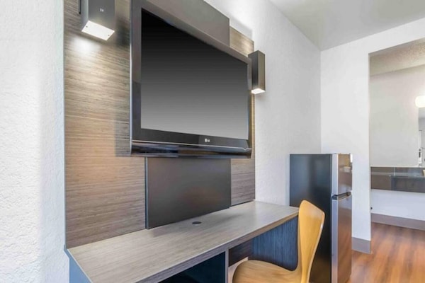 Foto van 1 tweepersoonsbed | Mobiliteit | Douche | Keuken - Vakantiehuis in Hayward - Facilities