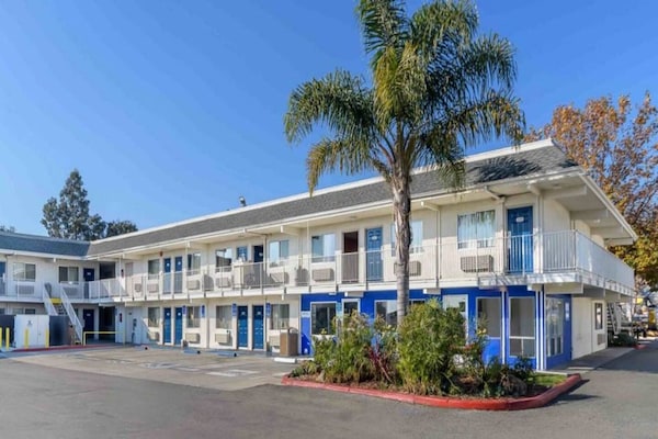 Foto van 2 tweepersoonsbedden | Rolstoeltoegankelijk / Badkuip / Magnetron - ExteriorSummer